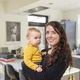Marcel de Buck_WL_IDBV44-4615 Daphne Hermans met kind in de armen